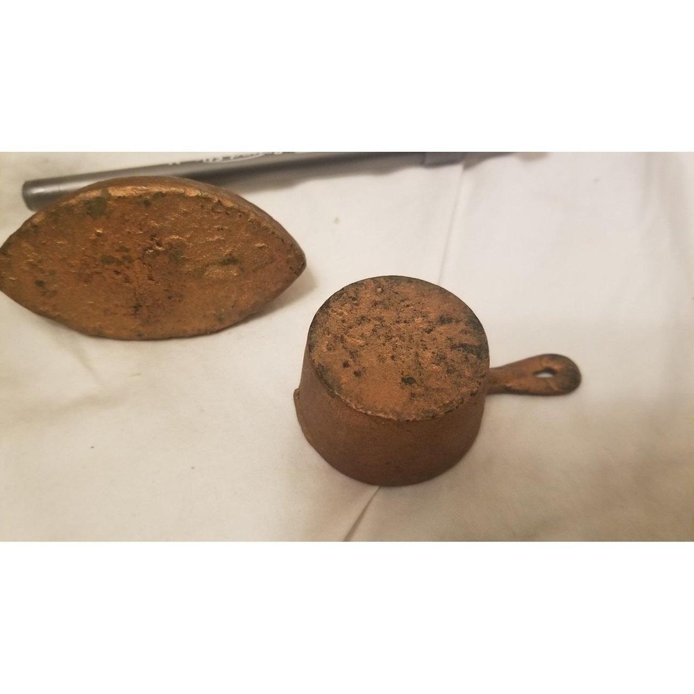 Miniature Set Copper Tone Antique Cast Metal Sad Iron and Saucepan - Picture 3 of 4